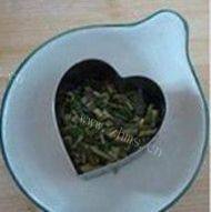 香椿拌豆腐做法图解5)