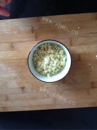 美味的凉拌手撕茄子做法图解3)