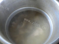 自制茼蒿油豆腐龙骨汤做法图解5)
