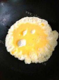 家常菜青椒炒鸡蛋做法图解3)