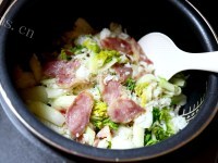 美味的腊肠饭做法图解9)