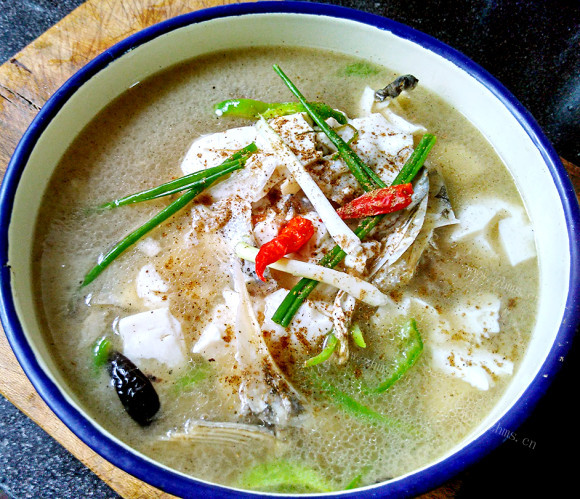 五味俱全的鱼头豆腐汤