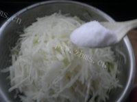 自己做的猪肉萝卜包子做法图解4)