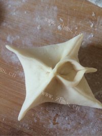 五味俱全的奶黄包做法图解8)
