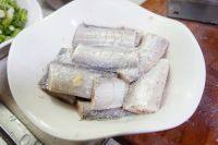 健康美食糖醋带鱼做法图解2)