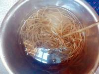 美味的酸辣红薯粉做法图解2)
