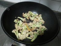咸香可口的酱油炒花椰菜做法图解7)