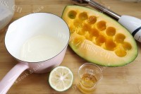 美滋滋的哈密瓜冰沙做法图解2)