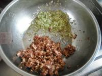 美味白菜榛蘑猪肉包子做法图解7)