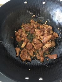 家庭版黑胡椒炒肉做法图解6)