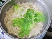 美味的浇汁牛肉黄豆面做法图解8)
