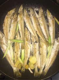 美味的豆酱煎焗沙尖鱼做法图解2)