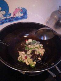色味俱佳的醋溜绿豆芽做法图解2)