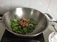 家常菜芦笋炒肉片做法图解5)