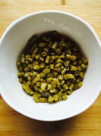 家常菜肉末酸豇豆做法图解4)
