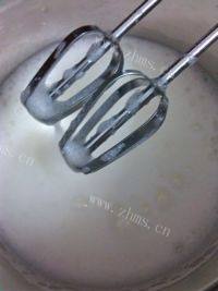 「DIY美食」戚风蛋糕做法图解8)