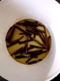 美味的葱油拌面做法图解4)