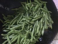 喷香的豆角炒肉做法图解5)