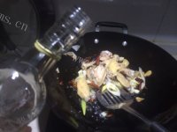 五味俱全的土豆炖鸡翅做法图解4)