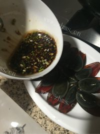 DIY凉拌皮蛋做法图解10)