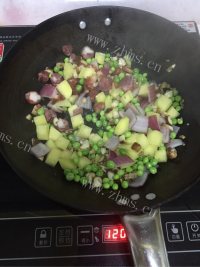 电饭锅什锦焖饭做法图解4)