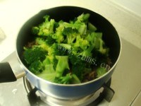 家常菜西兰花炒牛肉做法图解5)