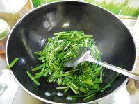 珍馐美味的韭菜炒绿豆芽的做法图解五