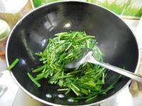 珍馐美味的韭菜炒绿豆芽做法图解5)