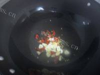 十分诱人的手撕包菜做法图解4)