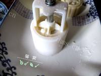 自制广式蛋黄月饼做法图解10)