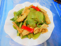 家常菜莴笋炒腐竹