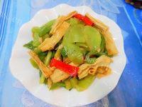 家常菜莴笋炒腐竹