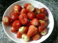 健康美食之草莓酱的做法图解二