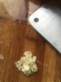 色香味俱全的手撕茄子做法图解2)