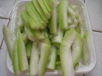 秀色可餐的素炒西葫芦做法图解2)