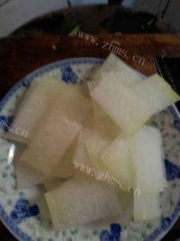 美味的冬瓜肉丸汤做法图解2)