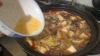 家常菜酸辣香菇豆腐汤