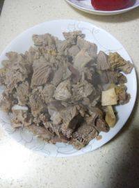 家常菜番茄牛腩做法图解2)