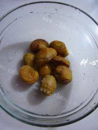 香菇栗子炖鸡腿做法图解3)
