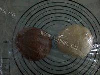 自制可可双色吐司做法图解5)