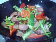 「健康美食」蒜薹炒腊肉做法图解6)