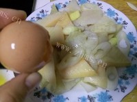 美味煎龙利鱼洋葱做法图解2)