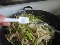 让人怀念的豆角焖面做法图解14)