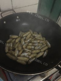 美味的清炒蛏子做法图解3)