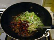 家常菜干煸牛肉丝做法图解5)