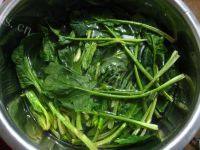 美味的肉丸菠菜汤做法图解4)
