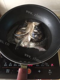 回味无穷的鱼头豆腐汤做法图解3)