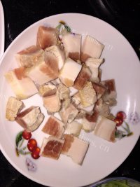 家常菜芹菜炒肉片做法图解2)