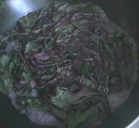 美味的清炒紫背菜做法图解6)
