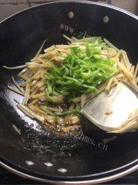 家常菜青椒土豆丝做法图解4)